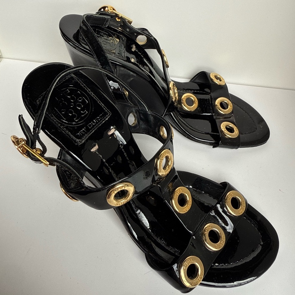 TORY BURCH Kathryn Black Patent Leather Gold Rivet Wedge Heel Sandals Size 7.5 - Picture 14 of 16